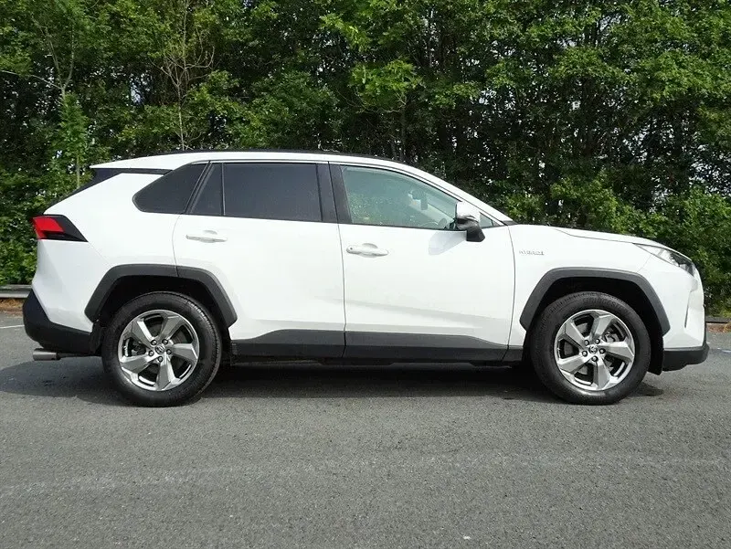 Used Toyota RAV4 Hybrid Design 222 HP (163 kW) 2020 White SUV