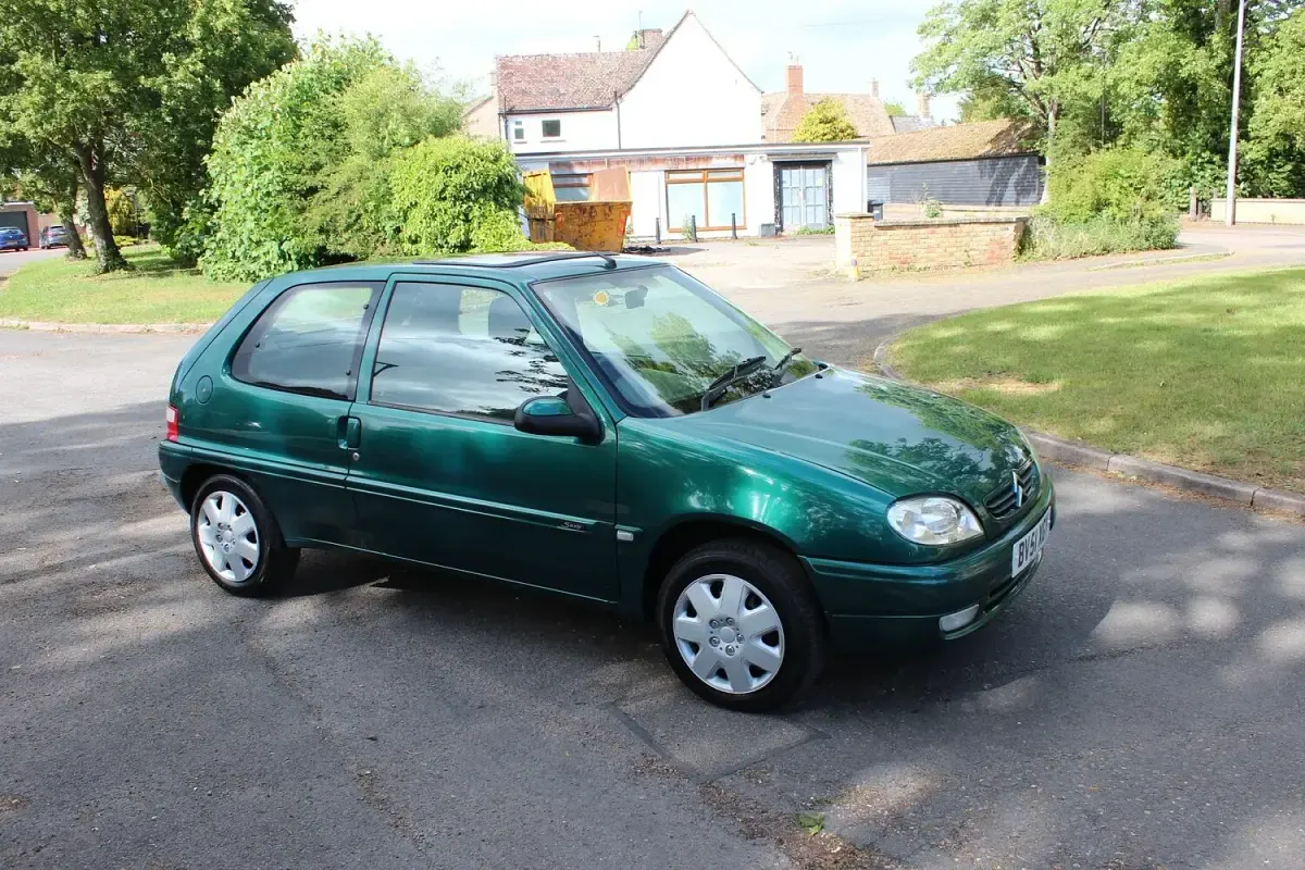 Used Citroën Saxo 60 HP (44 kW) 2001 Green Hatchback