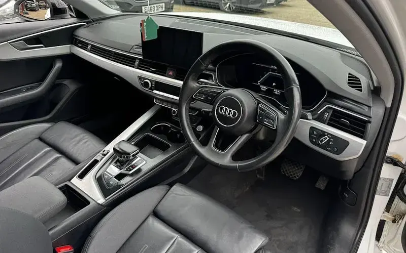 Used Audi A4 Sport 190 HP (139 kW) 2021 White Sedan