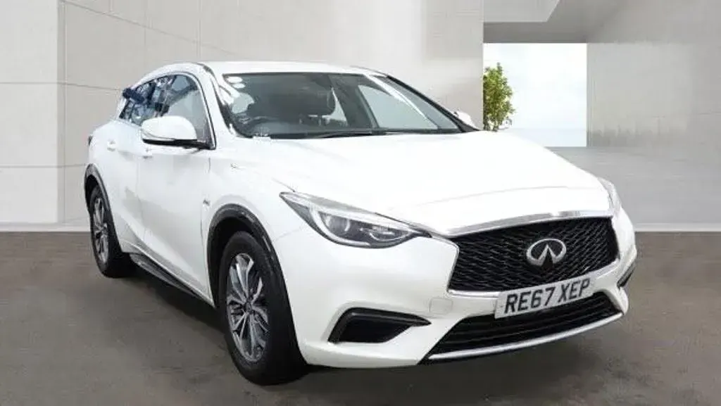 Used Infiniti Q30 170 HP (125 kW) 2018 White Hatchback
