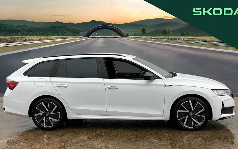 Used Skoda Octavia SportLine 150 HP (110 kW) 2025 White Estate