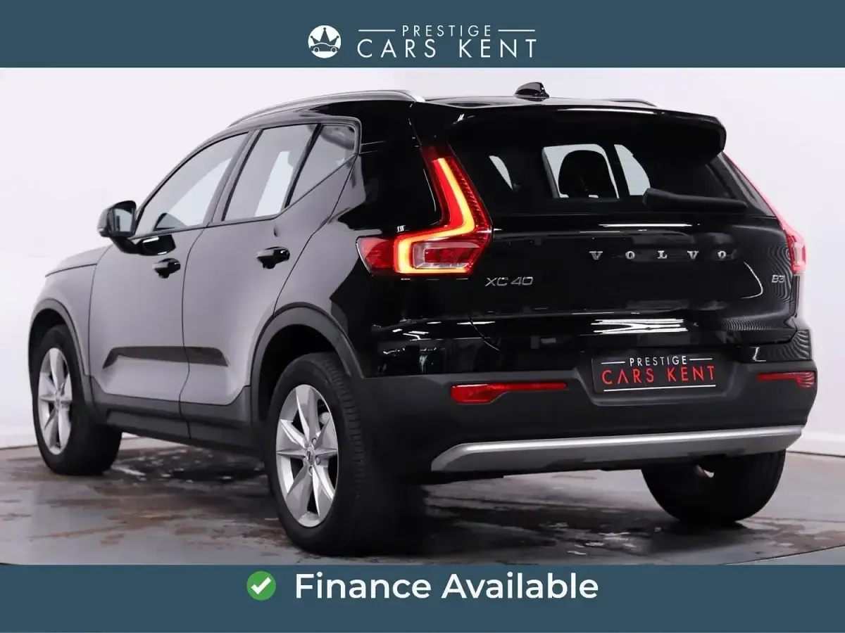 Second-hand Volvo XC40 Core 190 CP (139 kW) 2022 Negru SUV