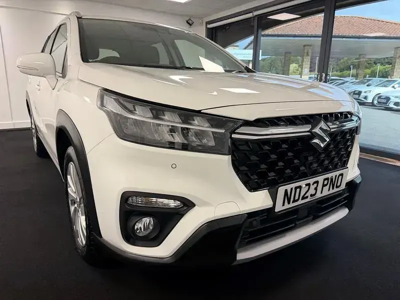 Used Suzuki SX4 S-Cross 2023 Superior white SUV