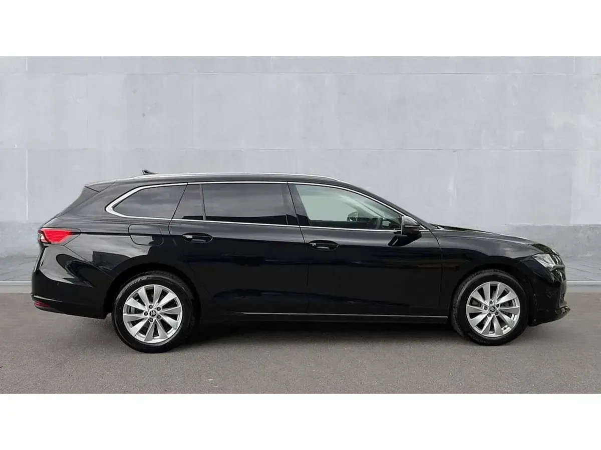 Used Skoda Superb SE Technology 150 HP (110 kW) 2025 Midnight black metallic Estate
