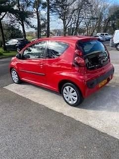 Used Peugeot 107 Active 68 HP (50 kW) 2012 Red Hatchback
