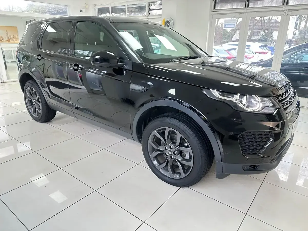 Used Land Rover Discovery 5 Landmark 2018 Black SUV