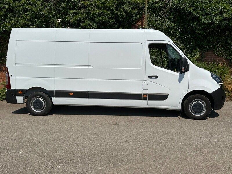 White Used 2021 Vauxhall Movano Edition Van | £10,350 - Image 1/4