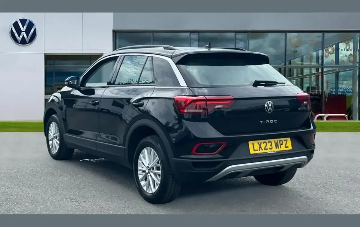 Used VW T-Roc Life 110 HP (80 kW) 2023 Black SUV