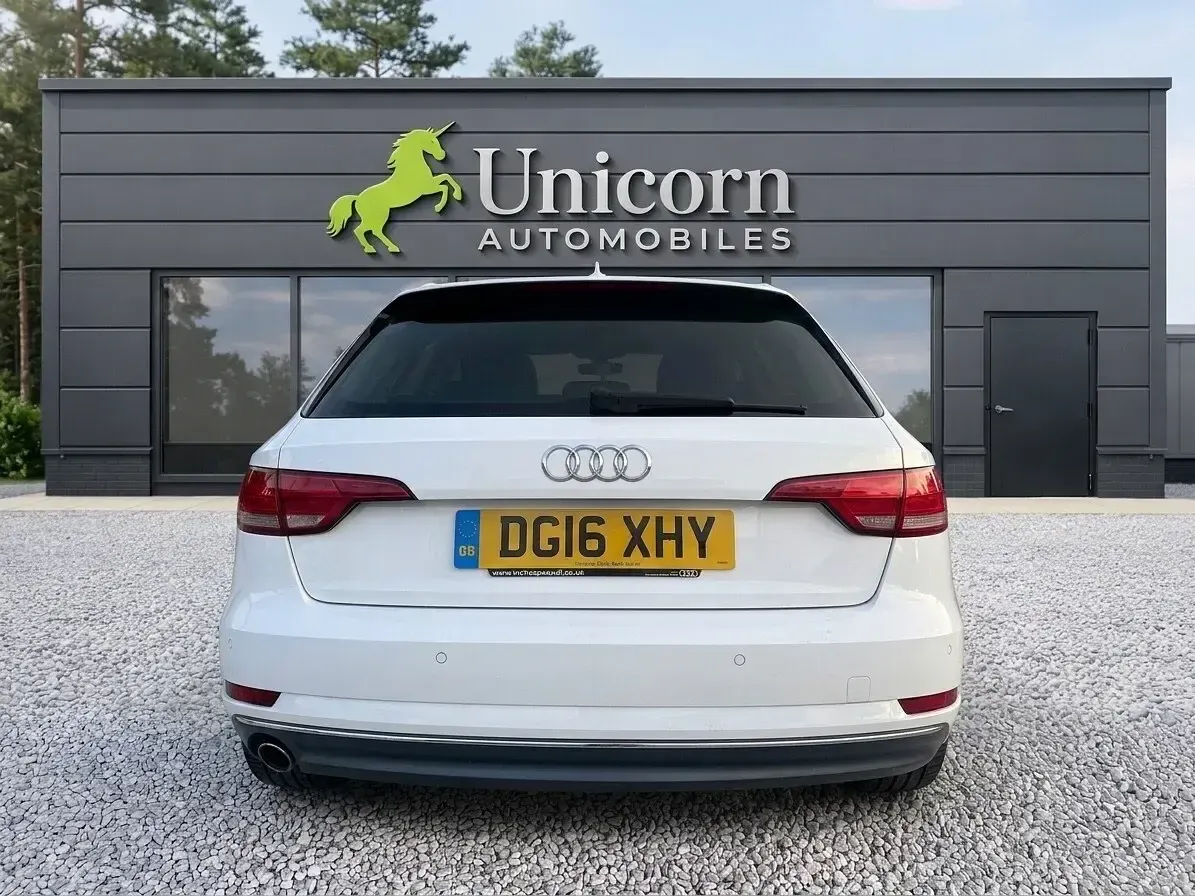Used Audi A4 Sport 147 HP (108 kW) 2016 White Estate