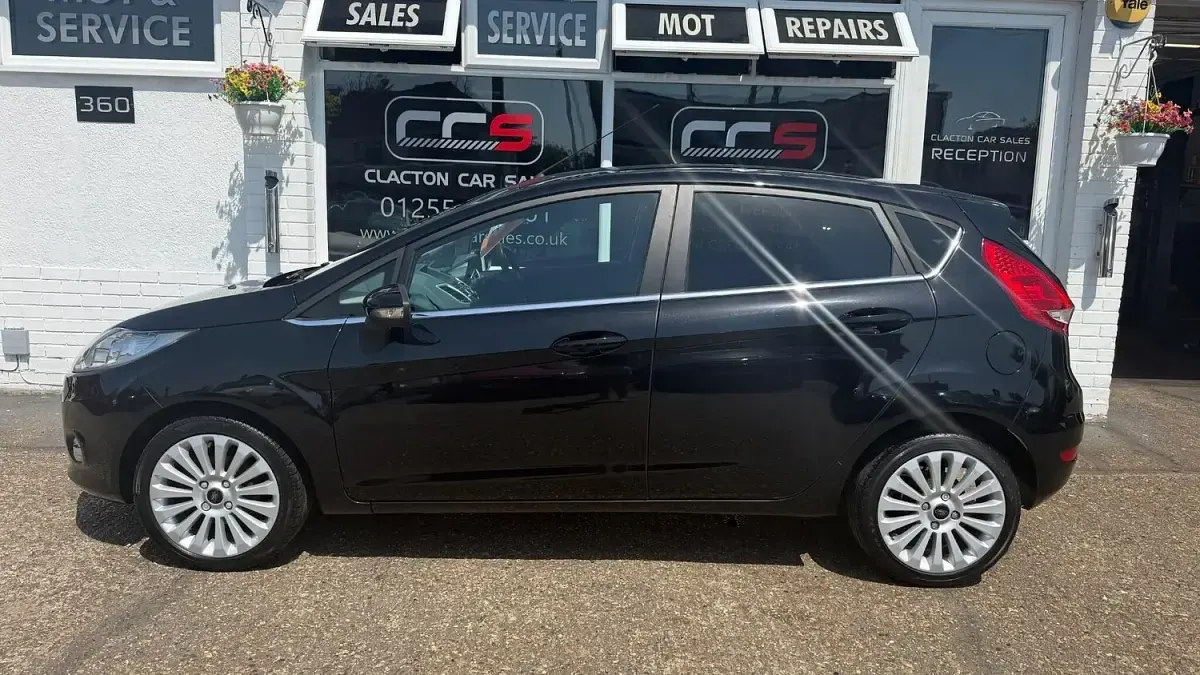 Used Ford Fiesta Titanium 96 HP (70 kW) 2010 Black Hatchback