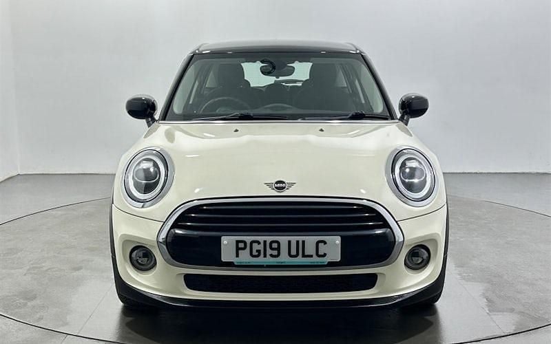 Used Mini Cooper Classic 136 HP (100 kW) 2019 White Hatchback