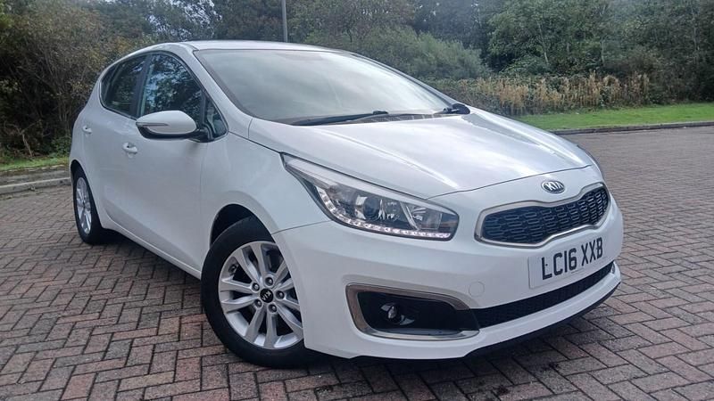 White Used 2016 Kia Ceed 2 Hatchback | £6,695 (Fair price) - Image 1/4