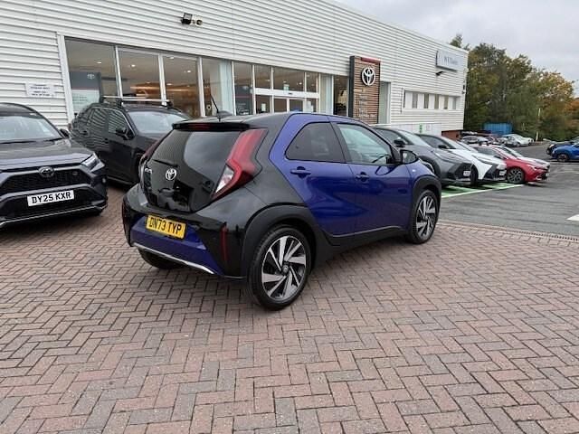 Used Toyota Aygo X 72 HP (52 kW) 2023 Juniper blue bi tone SUV