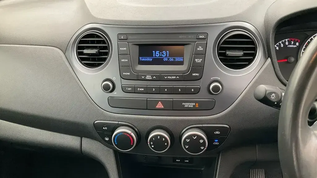 Used Hyundai i10 SE 67 HP (49 kW) 2019 White Hatchback