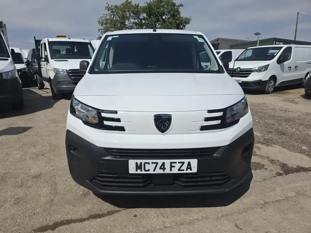 Used Peugeot Partner 131 HP (96 kW) 2025 White MPV