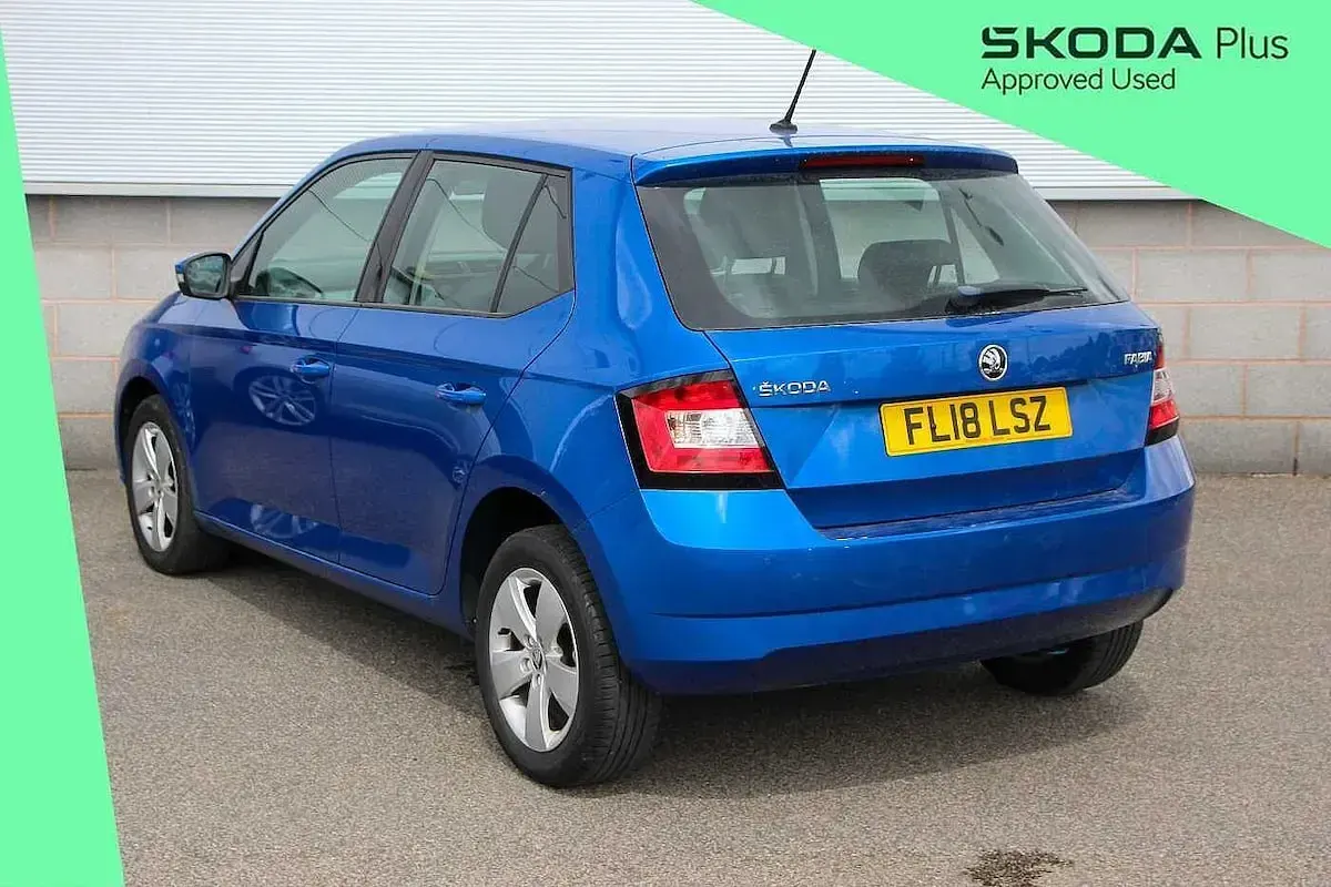 Used Skoda Fabia SE 94 HP (69 kW) 2018 Race blue metallic Hatchback