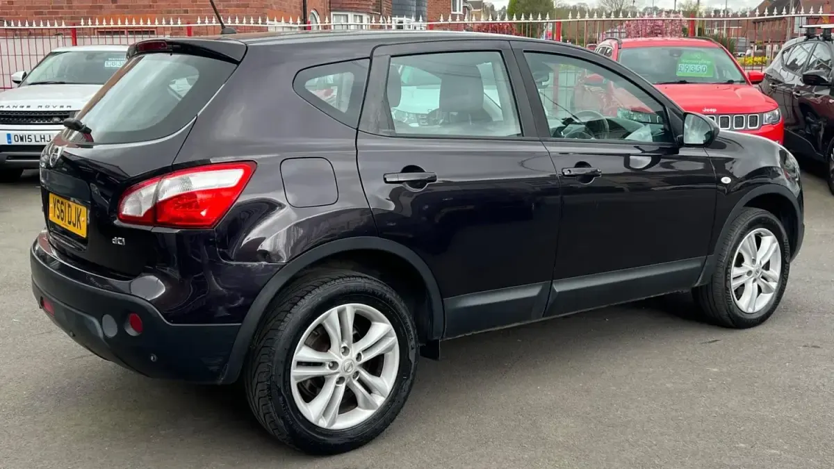 Używany Nissan Qashqai Acenta 110 KM (80 kW) 2012 Czarny SUV