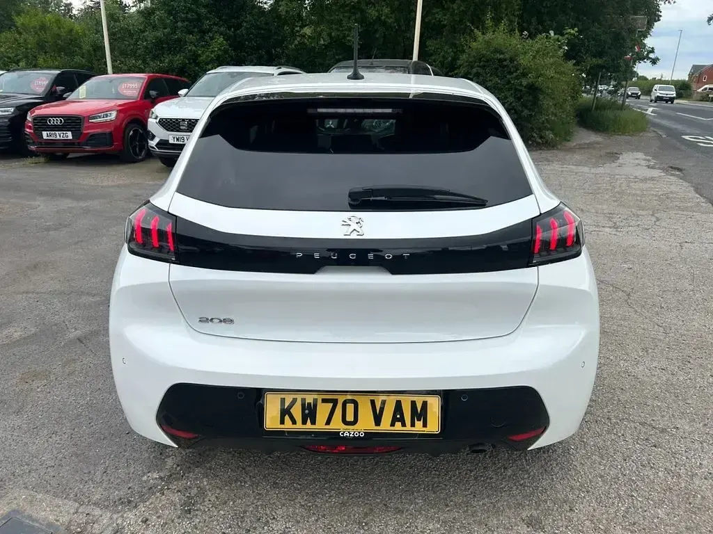Used Peugeot 208 Allure Premium 75 HP (55 kW) 2020 White Hatchback