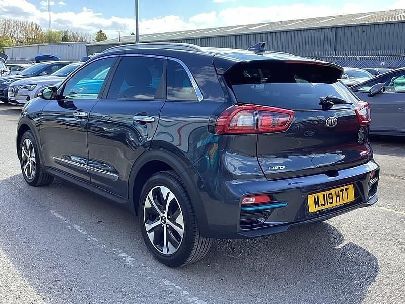 Begagnad Kia e-Niro First Edition 2019 Grå SUV