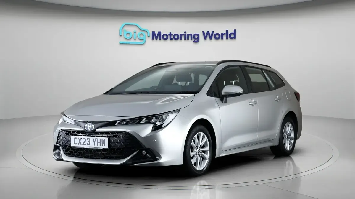 Used Toyota Corolla 140 HP (102 kW) 2023 Silver Estate