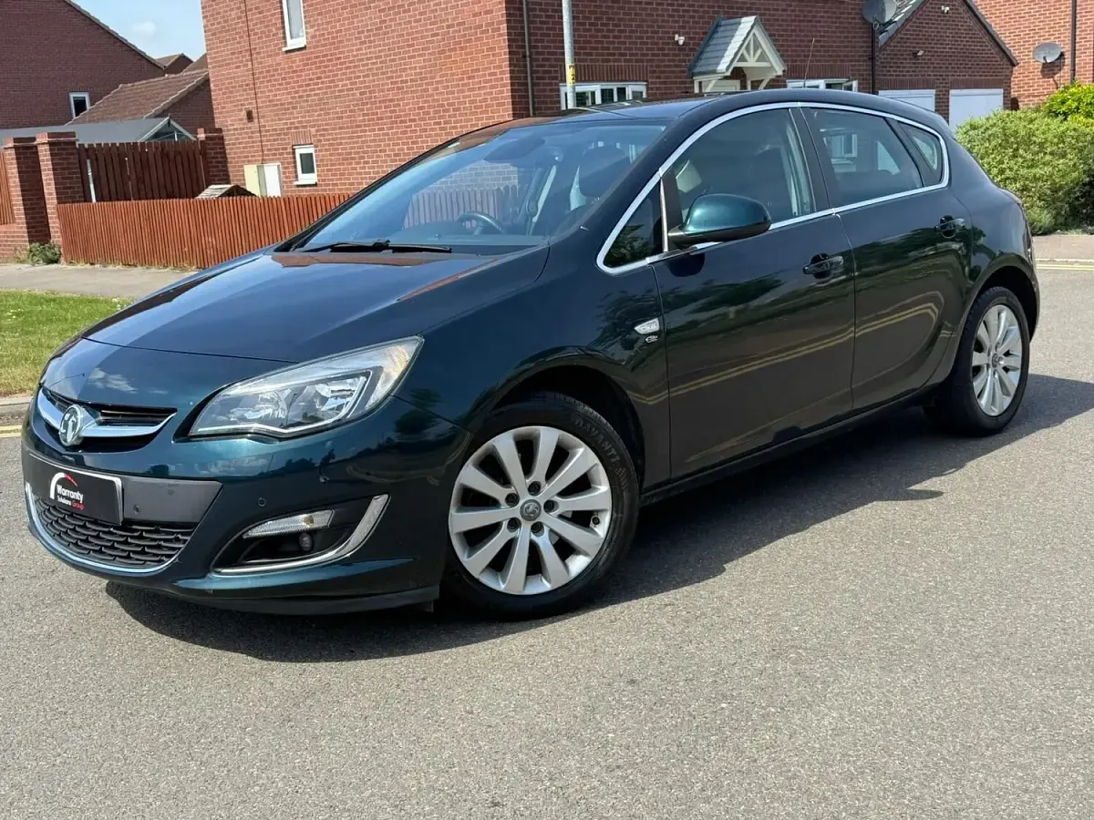 Used Vauxhall Astra Elite 165 HP (121 kW) 2014 Green Hatchback