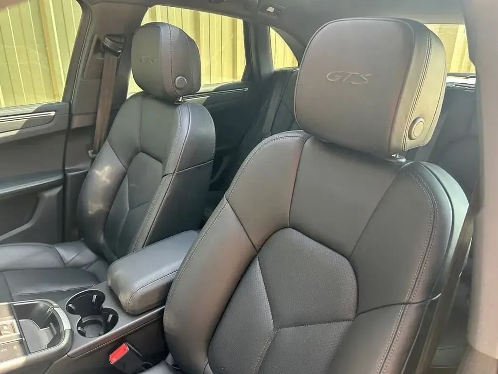 Used Porsche Macan 440 HP (323 kW) 2021 Blue SUV