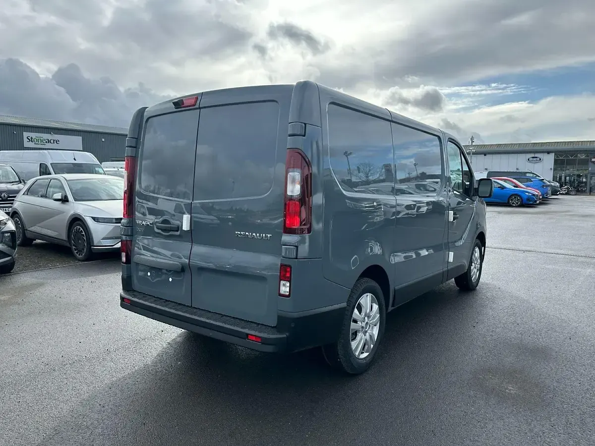 Used Renault Trafic 150 HP (110 kW) 2024 Highland grey MPV