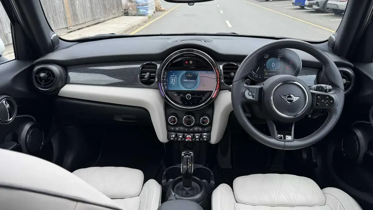 Używany Mini Cooper S Exclusive 176 KM (129 kW) 2024 Czarny Hatchback