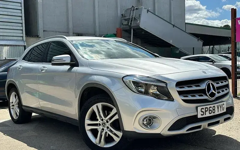 Usado Mercedes GLA200 156 HP (114 kW) 2019 SUV