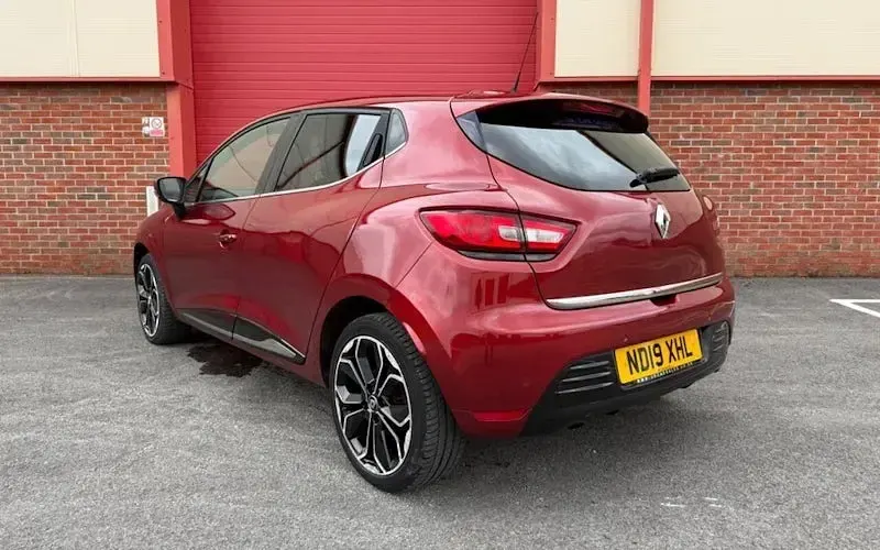Used Renault Clio Iconic 90 HP (66 kW) 2019 Red Hatchback