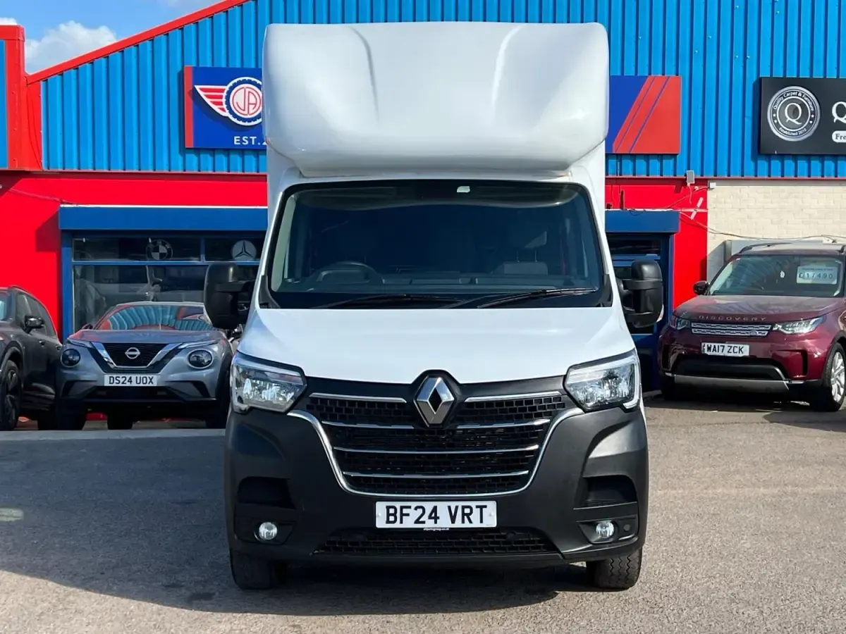 Gebraucht Renault Master Business 135 PS (99 kW) 2024 Weiß Van / Kleinbus
