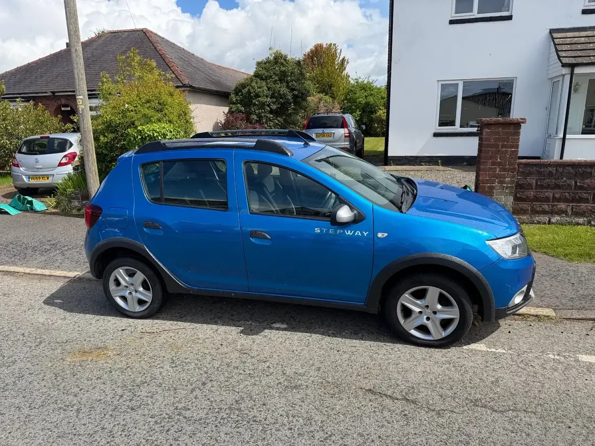 Used Dacia Sandero Lauréate 2016 Blue Hatchback