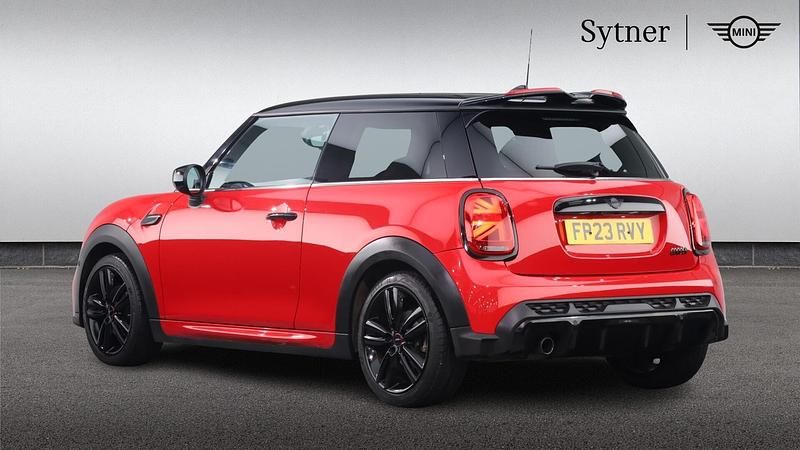 Usado Mini Cooper Hatch 134 CV (98 kW) 2023 Rojo Utilitario