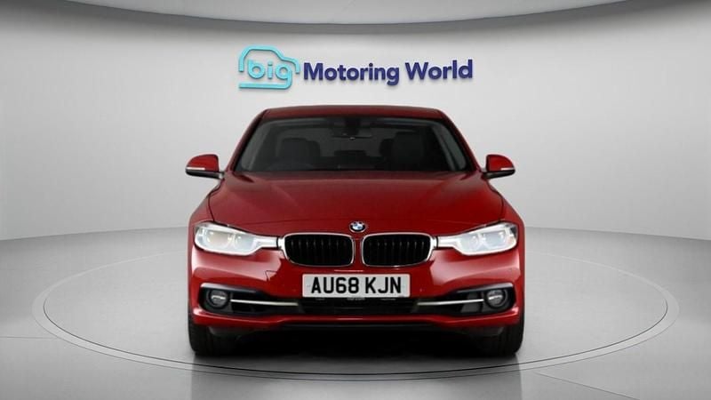Used BMW 318 Sport Line 136 HP (100 kW) 2018 Red Sedan