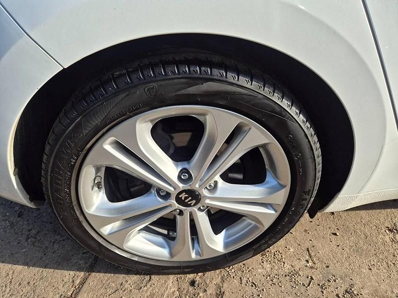 Used Kia Ceed 136 HP (100 kW) 2017 White Hatchback