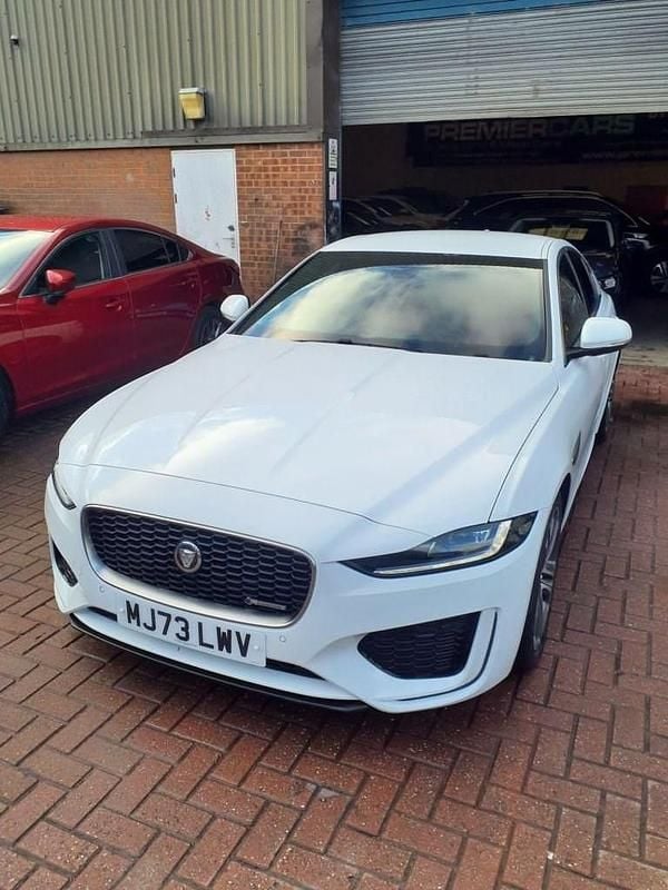 Usado Jaguar XE R-Dynamic 204 HP (150 kW) 2023 Branco Sedan