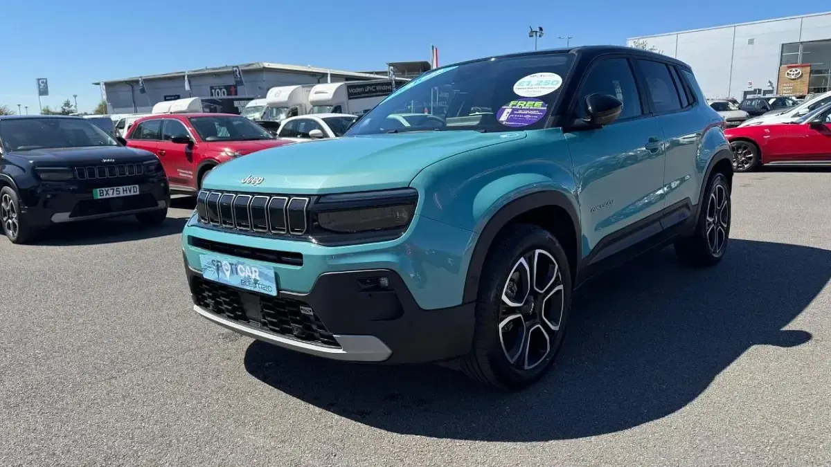 Begagnad Jeep Avenger EV Summit 113 kW (154 HK) 2024 Blå SUV