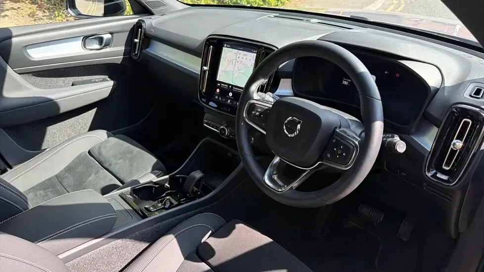 Used Volvo XC40 Plus 161 HP (118 kW) 2025 Silver SUV