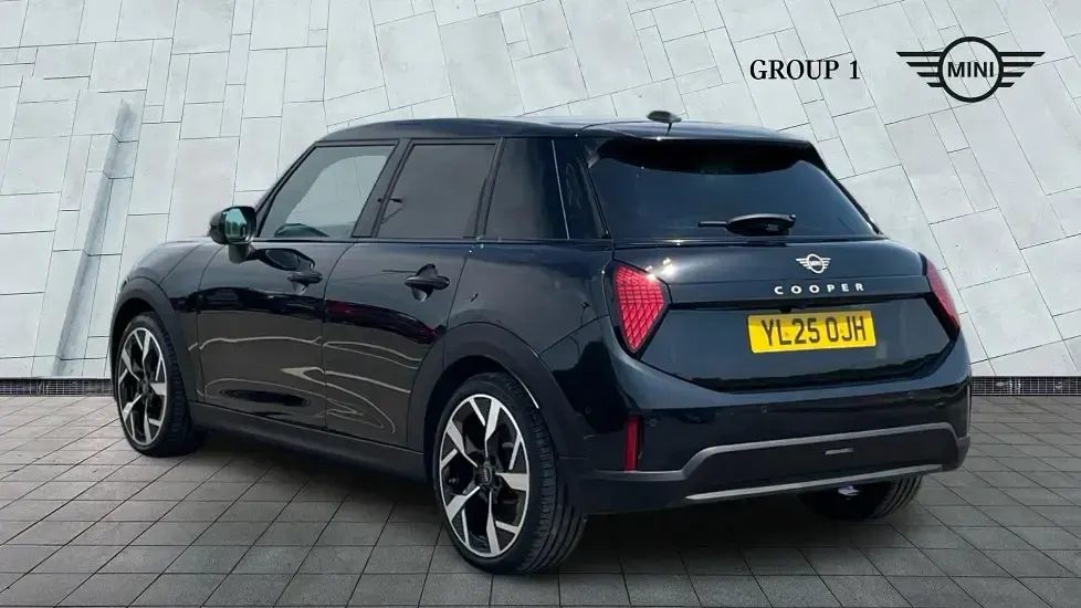 Used Mini Cooper Hatch 114 kW (156 HP) 2025 Black Hatchback