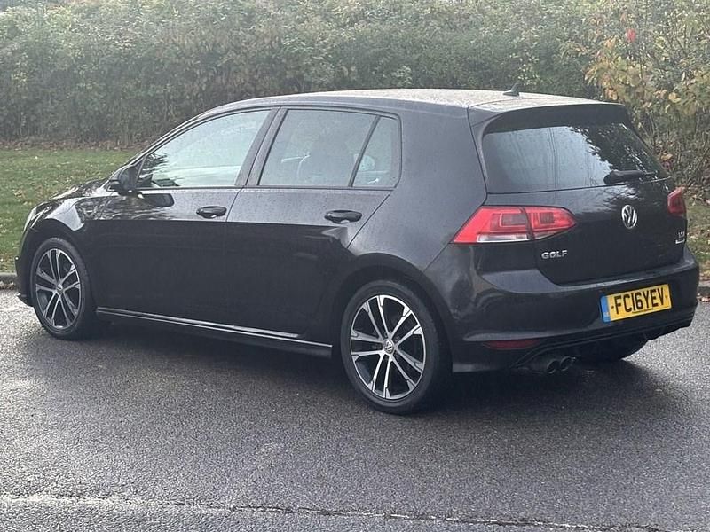 Begagnad VW Golf VII R-line 150 HK (110 kW) 2016 Svart Halvkombi