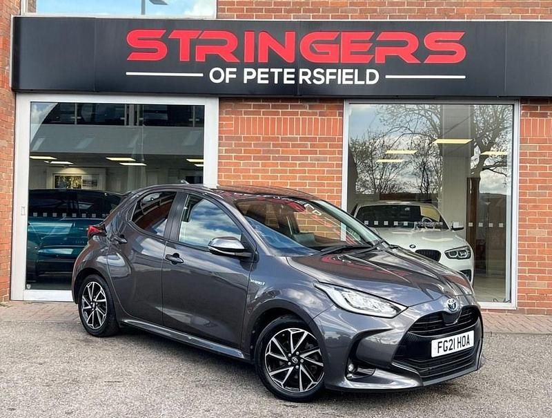 Used Toyota Yaris Hybrid Design 116 HP (85 kW) 2021 Grey Hatchback