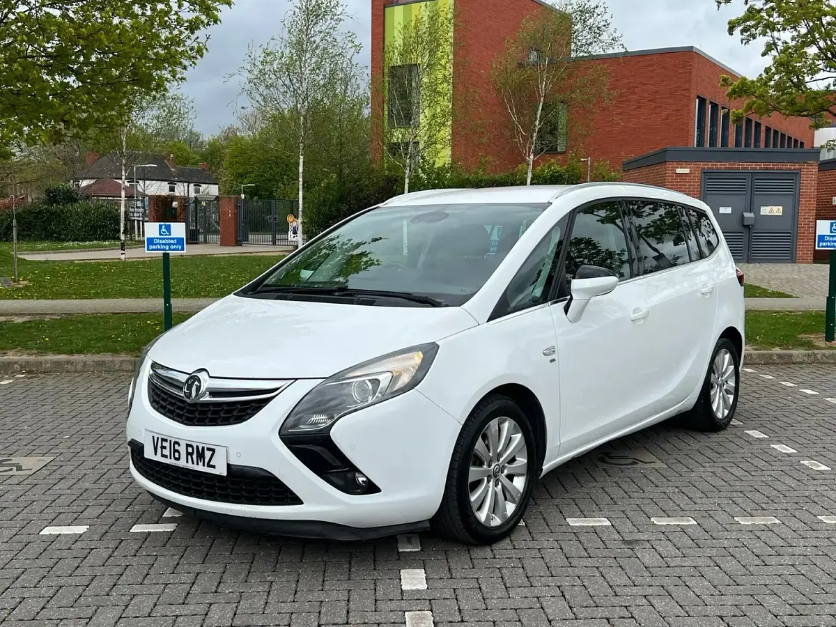 Used Vauxhall Zafira 170 HP (125 kW) 2016 White MPV