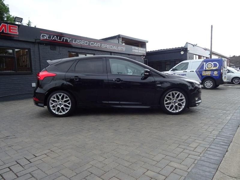 Used Ford Focus ST-Line X 140 HP (102 kW) 2018 Black Hatchback
