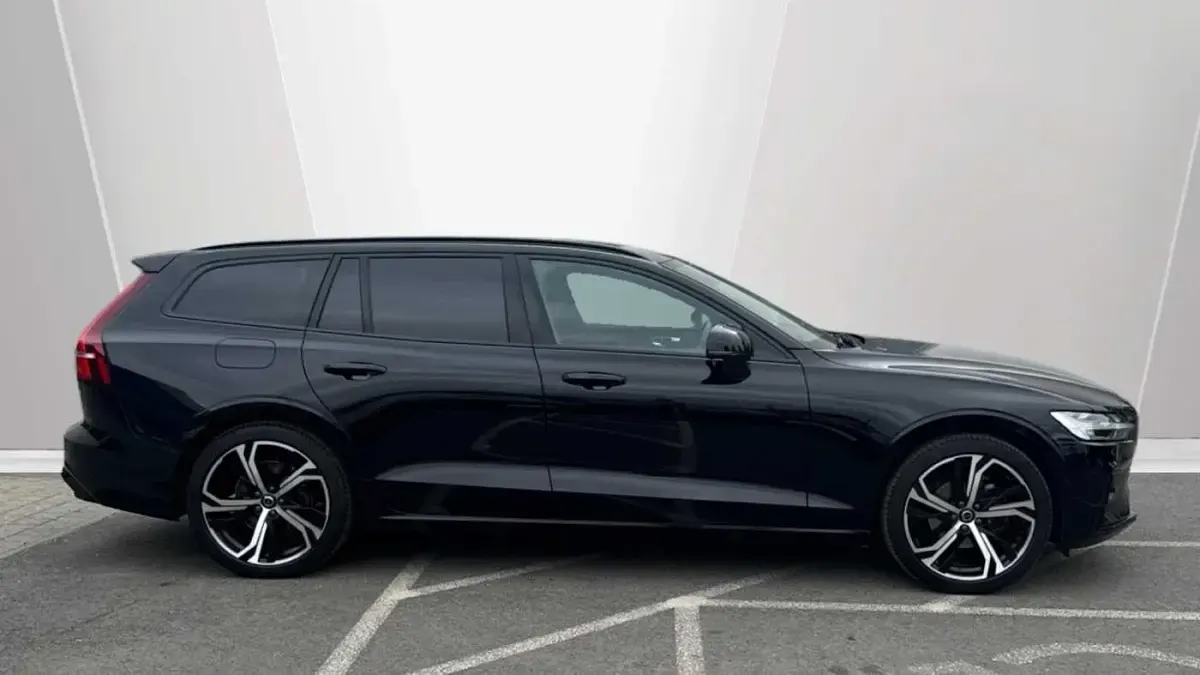 Used Volvo V60 Plus 197 HP (144 kW) 2025 Black Estate