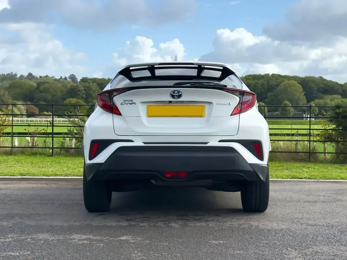 Used Toyota C-HR Design 122 HP (89 kW) 2022 White SUV