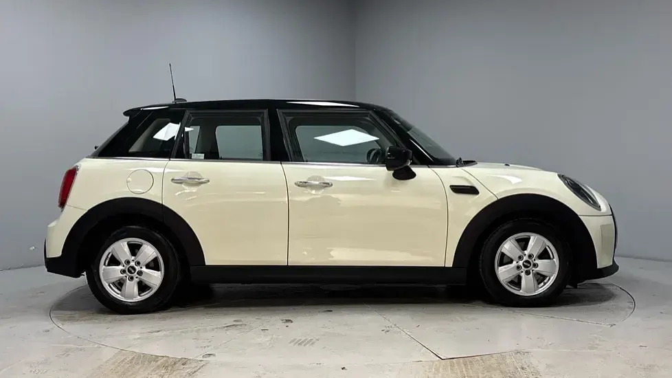 Usado Mini Cooper Classic 134 CV (98 kW) 2022 Blanco Utilitario