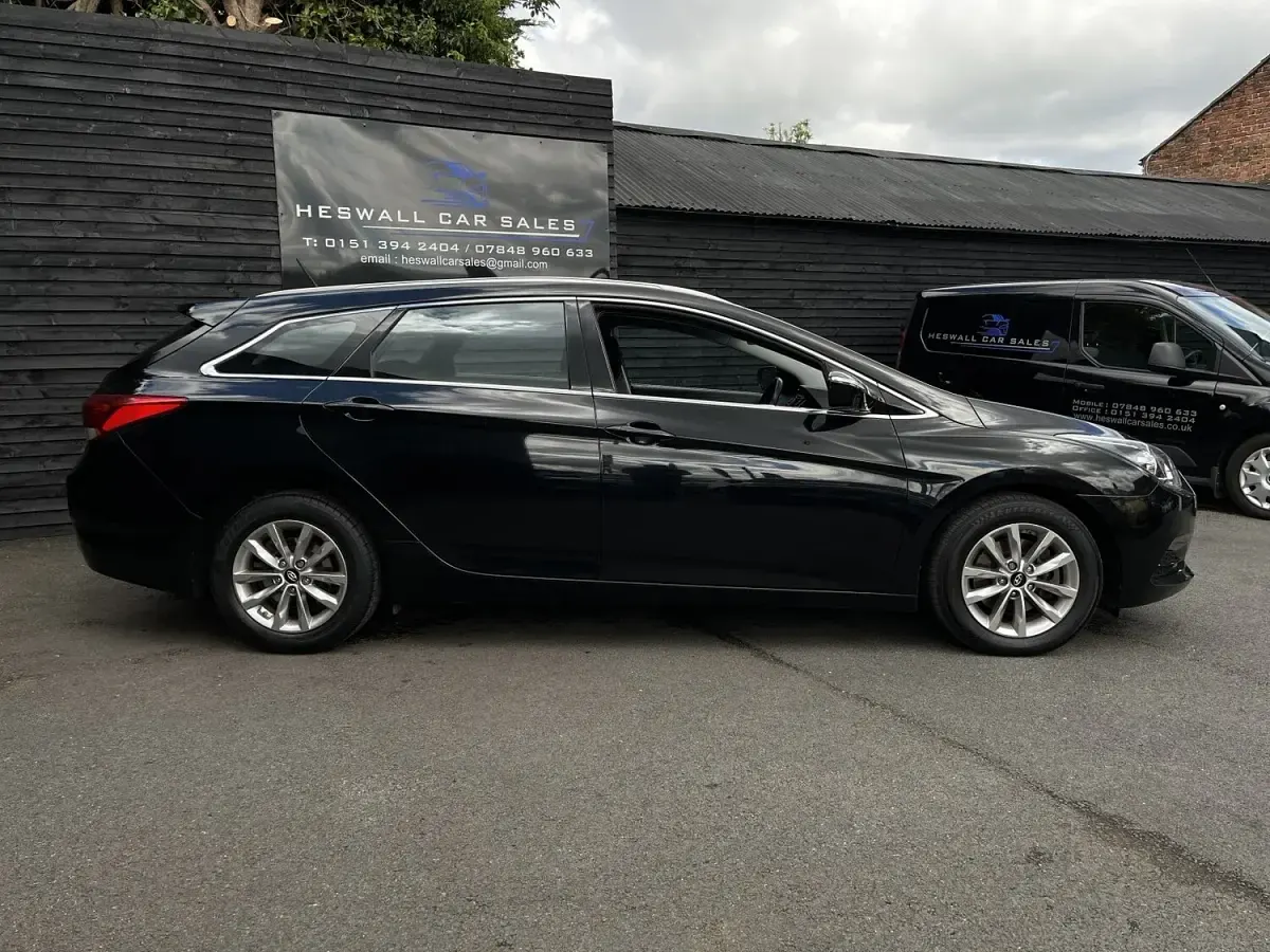 Used Hyundai i40 141 HP (103 kW) 2016 Black Estate