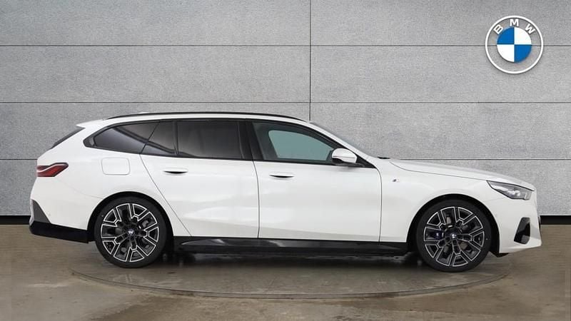 Used BMW 530e M Sport 295 HP (216 kW) 2025 White Estate
