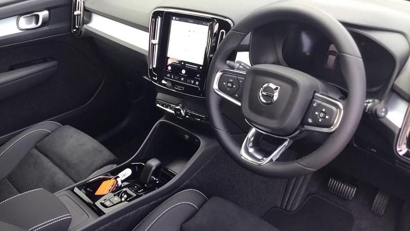 New Volvo XC40 Plus 163 HP (119 kW) 2026 Blue SUV