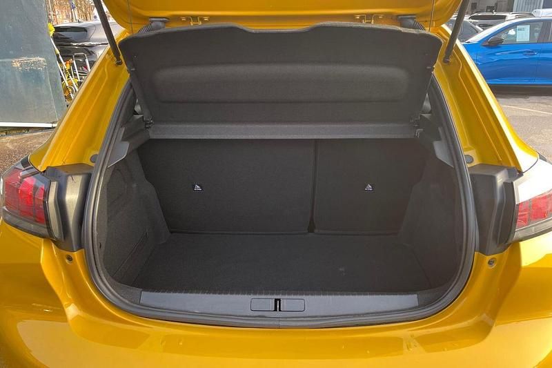 Used Peugeot 208 Active+ 99 HP (72 kW) 2023 Yellow Hatchback